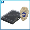 Personalice la fábrica de insignias de policía, exhibición de monedas conmemorativas, insignia de honor de oro 3D de cobre troquelado con soporte de cuero genuino + clip de cinturón de metal