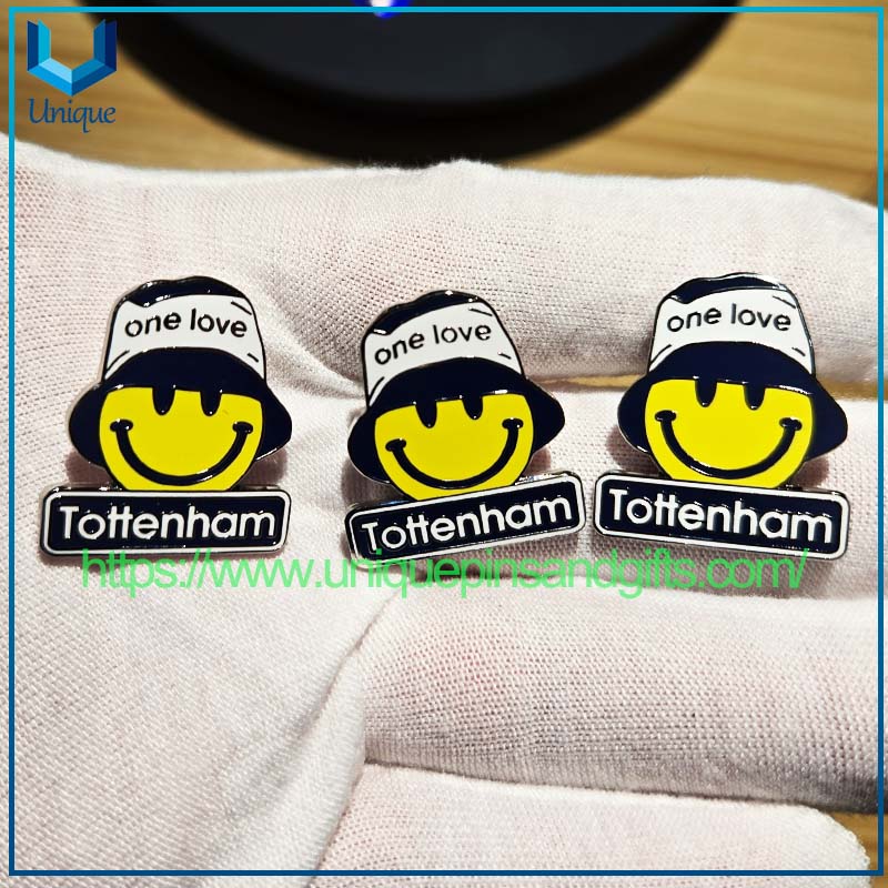 Personalice la placa de esmalte de metal encantador insignia de la solapa de esmalte de metal, la insignia escolar del emblema de la escuela, la insignia de alfiler de la solapa de la organización para regalos de decoración