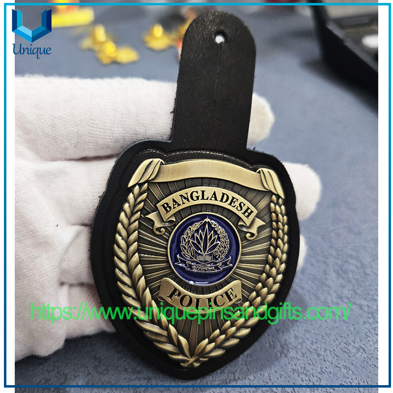 Insignia de metal de policía personalizada de alta calidad con soporte de cuero de vaca para la policía de Bangladesh
