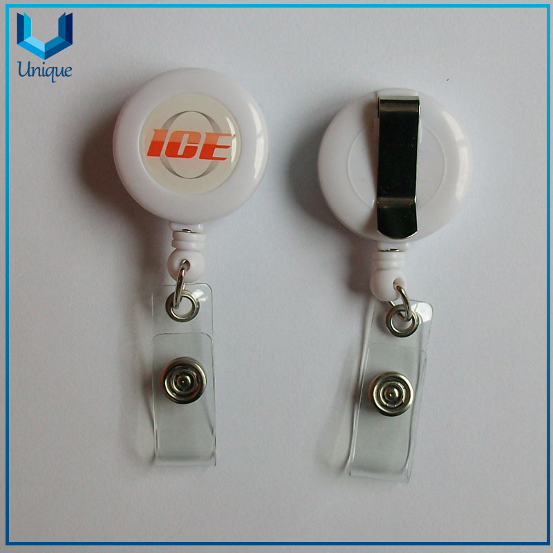 Personalice el carrete de plástico de la insignia con llavero, logotipo de impresión personalizado con carrete de insignia epoxi con cinturón y llavero para la oficina de oficina corporativa
