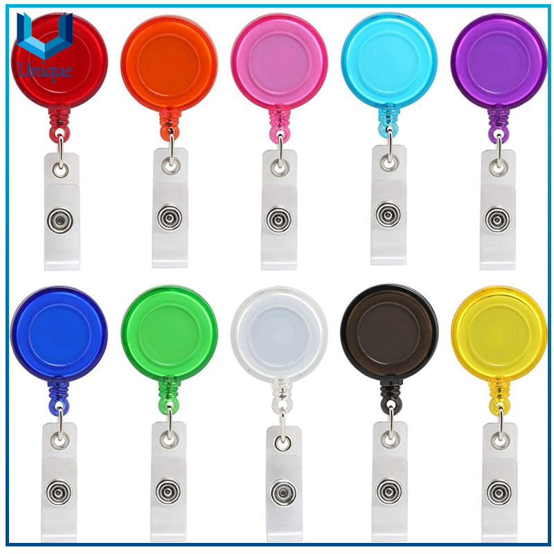 Colores surtidos Embalaje personalizado Carcasa de plástico Retráctil Reestructle Treeles Carabiner Reel Clip en las teclas del titular de la identificación