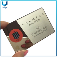 Tarjeta de invitación metálica