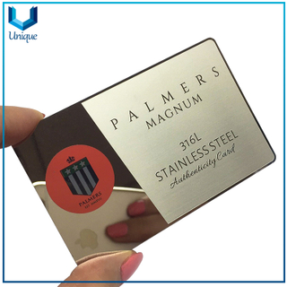 Tarjeta de invitación metálica