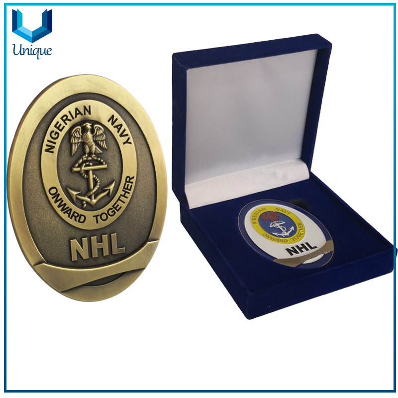 Personalice la medalla de monedas, la medalla 3D chapada en latón antigua con el embalaje de la caja de terciopelo, la medalla de esmalte suave en el diseño de personalizar para el honor