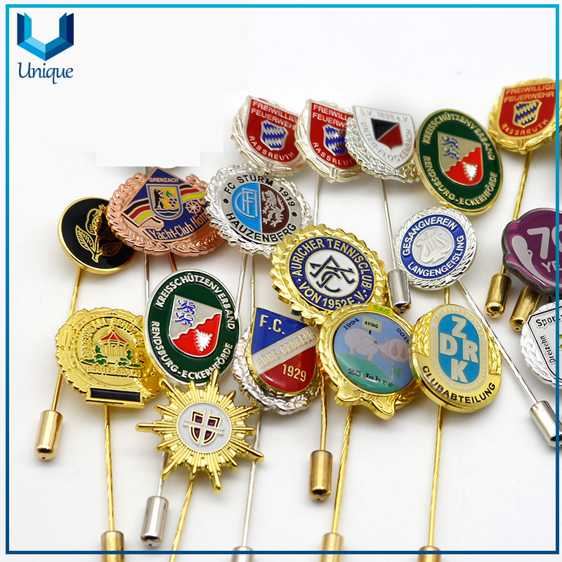 Personalice la insignia del club de fútbol, ​​Pin de solapa del esmalte de oro con aguja larga, traje Decoración Metal Pines, Pasadores de regalo