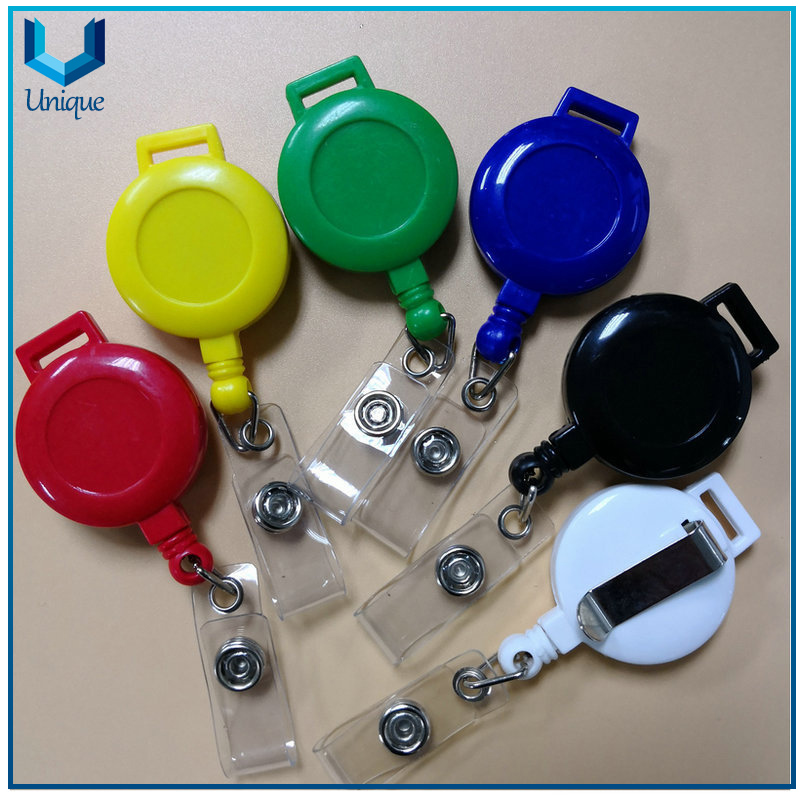 Personalice el carrete de plástico de la insignia con llavero, logotipo de impresión personalizado con carrete de insignia epoxi con cinturón y llavero para la oficina de oficina corporativa