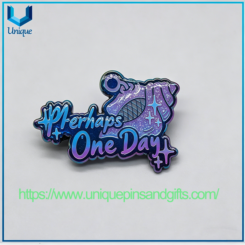 Insignias de metal exquisitas hechas a medida de alta calidad Broches Pin de solapa en formas únicas con patrones de texto de logotipo coloridos personalizados impresos con UV