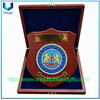 Medalla de honor del premio militar, placa de metal con caja de madera, placa de escudo