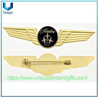 Pin duro plateado oro de encargo de la solapa del ala del piloto del metal del esmalte de la insignia de las alas del aviador para el uniforme de la línea aérea