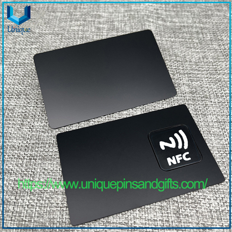 Tarjetas de visita inteligentes NFC de metal personalizadas con códigos QR WeChat impresos, códigos de Facebook, tarjetas de visita electrónicas, tarjetas premium de redes sociales y logotipos grabados con láser