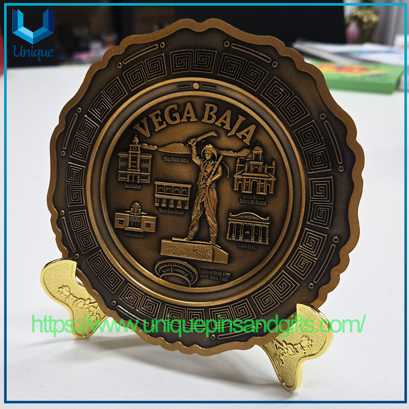 Placa conmemorativa de metal 3D de alto relieve, placa decorativa de recuerdo de turismo de ciudad personalizada con soporte dorado