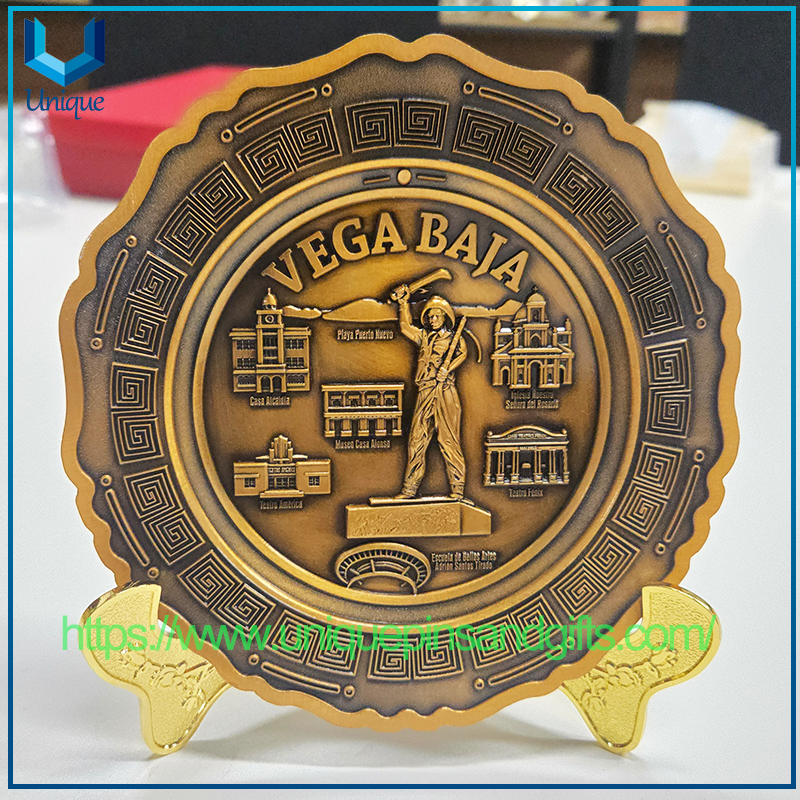 Placa conmemorativa de metal 3D de alto relieve, placa decorativa de recuerdo de turismo de ciudad personalizada con soporte dorado